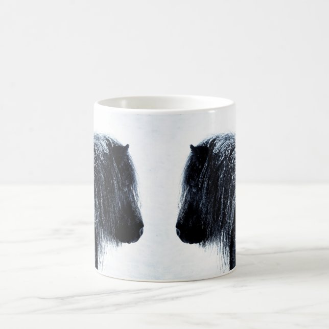 Café Pôneis de Shetland na caneca do inverno (Centro)