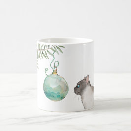 Café Reflexão de Gato em uma Caneca de Natal de Ornamen