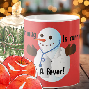 Café Snowman, médico engraçado, mexe na caneca de cac