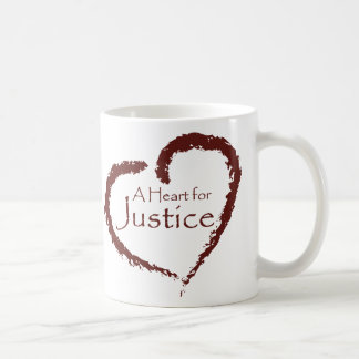 Café Um coração para a caneca de justiça