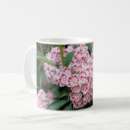 Café Um louro de montanha numa caneca