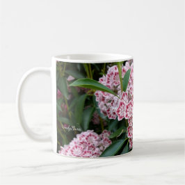 Café Um louro de montanha numa caneca