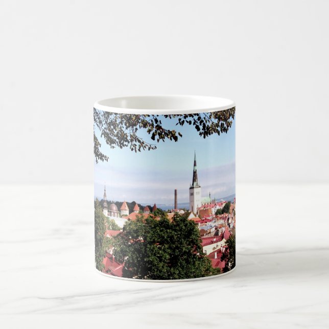 Café Vista de Tallinn, Estónia - caneca (Centro)
