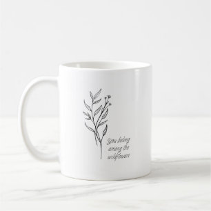 Café Você Pertence Entre A Caneca De Flores Selvagens