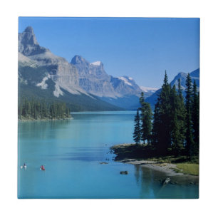 Caiaque no Lago Maligne na Ilha Spirit