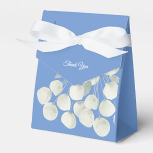 Caixa de agradecimento azul com fita floral branca
