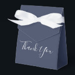 Caixa de Favor Agradecimento<br><div class="desc">Caixa de favor simples,  mas elegante,  apresenta um fundo azul escuro combinado com uma fonte de letra cursiva caprichosa. Personalize este design com o seu próprio texto,  se desejar. Personalize ainda mais este design selecionando o link "personalizar ainda mais" na seção personalizar este modelo.</div>