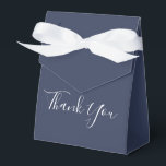 Caixa de Favor Agradecimento<br><div class="desc">Caixa de favor simples,  mas elegante,  apresenta um fundo azul escuro combinado com uma fonte de letra cursiva caprichosa. Personalize este design com o seu próprio texto,  se desejar. Personalize ainda mais este design selecionando o link "personalizar ainda mais" na seção personalizar este modelo.</div>