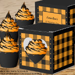 Caixa de Favor - Buffalo Check - Laranja e Preto -<br><div class="desc">Caixa de favor de coração laranja e preto com buffalo check. O texto no verso da caixa é personalizável. Se você usar o botão/ferramenta 'editar design',  também poderá adicionar suas próprias imagens/fotos. Outras opções de cores disponíveis.

Veja a Coleção de todas as caixas e cores buffalo check aqui:
https://www.zazzle.com/collections/boxes_product_promotional_gift_buffalo_check-119842043554925619</div>