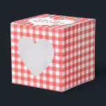 Caixa de Favor com Gingham Vermelho e Branco com C<br><div class="desc">Coração branco com nomes de recém-casados em fundo de gingham vermelho e branco.</div>