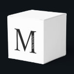 Caixa de Favor com Monograma e Nome Personalizados<br><div class="desc">Design de Monograma e Nome Personalizados
possui monograma e nome personalizados em estilo de fonte serif clássico.

Perfeito para casamento,  feriado,  reunião de família e para qualquer ocasião especial.</div>