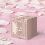 Caixa de Favor com Texto Personalizado Rosa Dourad<br><div class="desc">Caixas de Favor com Brilho Rosa Dourado e Gotas de Brilho Personalize com seu Texto Único ou Remova o Texto - Crie sua Caixa de Cartão / Caixas de Presente Especial - Redimensione, mova ou remova e adicione texto / elementos com a ferramenta de personalização. Design por MIGNED. Veja meus...</div>