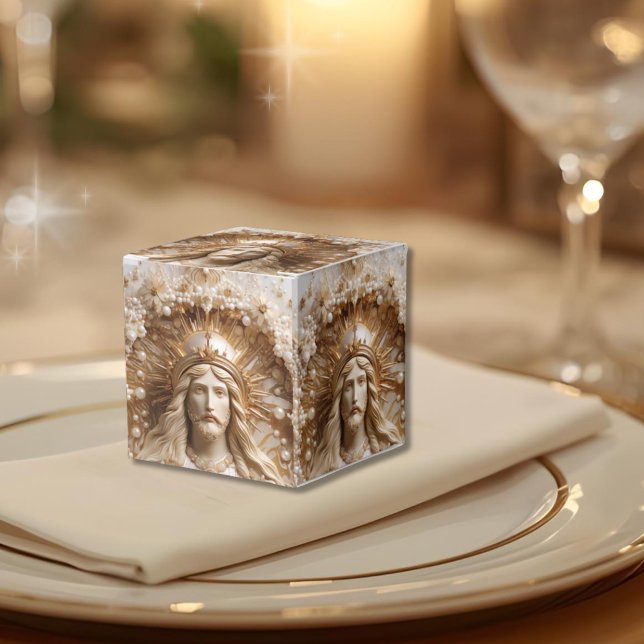Caixa de Favor de Cristo Rei em Ouro e Pérolas (Christ the Kind Gold and Pearls Religious Favor Box for Celebrations)