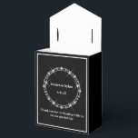 Caixa de Favor de Festa<br><div class="desc">Esta caixa de favor de festa é mostrada em uma cor preta e branca elegante com um acento de brilho de diamante no centro da frente. Personalize este item e mude o texto de exemplo para o seu com este modelo. Dica: Basta adicionar seus ótimos presentes e adicionar alguma fita...</div>