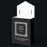 Caixa de Favor de Festa<br><div class="desc">Esta caixa de favor de festa é mostrada em uma cor elegante preto e branco com um acento de brilho de diamante no centro da frente. Personalize este item e altere o texto de exemplo para o seu com este modelo. Dica: Basta adicionar seus ótimos petiscos e adicionar uma fita...</div>