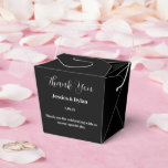 Caixa de Favor de Festa<br><div class="desc">Esta caixa de favor de festa é mostrada em uma cor preta elegante.
Personalize este item e mude o texto de exemplo para o seu.
Dica: Basta adicionar seus ótimos presentes e adicionar alguma fita festiva.</div>