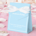 Caixa de Favor de Festa<br><div class="desc">Esta caixa de favor de festa é mostrada em uma cor azul clara e branca elegante.
Personalize este item e mude o texto de exemplo para o seu.
Dica: Basta adicionar seus ótimos presentes e adicionar uma fita festiva.</div>