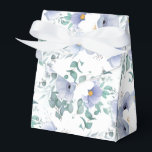 Caixa de Favor de Festa - Caixa de Favor de Flores<br><div class="desc">Caixa de favor de festa mostrada em um lindo design floral azul e branco.
Cor Branco
Personalize este item ou compre como está.
Imagem de estoque
freepik.com</div>