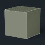 Caixa de Favor de Musgo Minimalista Personalizada<br><div class="desc">Sutil e atemporal, esta caixa de favores minimalista em verde musgo traz elegância e sofisticação para qualquer evento. Seu acabamento fosco liso nas laterais contrasta lindamente com uma tampa verde musgo salpicada, adicionando um sutil acento textural que eleva toda a apresentação. Se você está planejando um casamento, organizando um gala...</div>