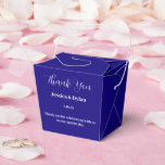 Caixa de Favor de Tratamento de Festa<br><div class="desc">Esta caixa de favor de festa é mostrada em uma cor azul real elegante.
Personalize este item e mude o texto de exemplo para o seu.
Dica: Basta adicionar seus ótimos tratamentos e adicionar uma fita festiva.</div>