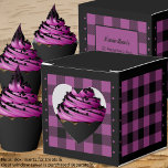 Caixa de Favor - Xadrez de Búfalo - Roxo e Preto -<br><div class="desc">Caixa de favor de coração roxo e preto xadrez de búfalo. O texto no verso da caixa é personalizável. Se você usar o botão/ferramenta 'editar design', também pode adicionar suas próprias imagens/fotos. Outras opções de cores disponíveis. Veja a Coleção de todos os tamanhos de caixas e cores xadrez de búfalo...</div>