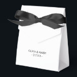 Caixa de Favoritos de Casamento Branco Personaliza<br><div class="desc">Adicione seus nomes personalizados e data a esta clássica caixa de presentes de casamento branco. Uma escolha de cores elegantes de arco.</div>