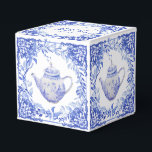 Caixa de Favoritos do Chá de panela Floral Azul e<br><div class="desc">Esta caixa de favorecimento da festa do chá de chá de panela tem um design monocromático com um bule de chinoiserie azul e branco com cantos de ornamentado. No topo você pode personalizar com um nome e data.</div>