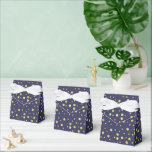 Caixa de Favoritos do Marinho Azul Dourado Elegant<br><div class="desc">Aprecie seus convidados com esta caixa de favoritos azul de marinho com bolinhas de ouro elegantes. Perfeito para casamentos, aniversários, chás de fraldas, graduações e festas de feriado, esta caixa de na moda é ideal para doces, lojas ou pequenos keepsakes. Um toque chic que combina com seu tema de celebração...</div>
