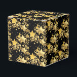 Caixa de Favoritos do Partido Dourado às Estrelas<br><div class="desc">Caixa de favores do partido mostrada em impressão de estrelas de ouro festivas. Preto Colorido Personalize este item ou comprar como está. Imagem do stock</div>