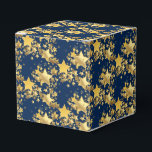 Caixa de Favoritos do Partido Dourado às Estrelas<br><div class="desc">Caixa de favores do partido mostrada em impressão de estrelas de ouro festivas. Azul de Marinho de cor Personalize este item ou comprar como está. Imagem do stock</div>