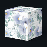 Caixa de Favoritos do Partido - Flores Azuis<br><div class="desc">Caixa de favores de festas mostrada em um adorável design impressão floral azul e branco. Cor Branco Personalize este item ou comprar como está. Imagem do stock freepik.com</div>
