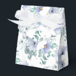 Caixa de Favoritos do Partido - Flores Azuis<br><div class="desc">Caixa de favores de festas mostrada em um adorável design impressão floral azul e branco. Cor Branco Personalize este item ou comprar como está. Imagem do stock freepik.com</div>