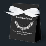 Caixa de Favoritos do Tratado de Parte<br><div class="desc">Esta caixa de favoritos é mostrada em uma elegante cor preta e branca com um sotaque de brilho de diamante no centro da frente. Personalize este item e altere o texto do exemplo para o seu com este modelo. Dica: Apenas adicione as guloseimas de excelente e adicione uma fita festiva....</div>
