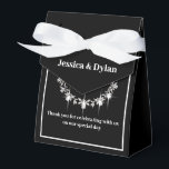 Caixa de Favoritos do Tratado de Parte<br><div class="desc">Esta caixa de favoritos é mostrada em uma elegante cor preta e branca com um sotaque de brilho de diamante no centro da frente. Personalize este item e altere o texto do exemplo para o seu com este modelo. Dica: Apenas adicione as guloseimas de excelente e adicione uma fita festiva....</div>