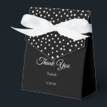 Caixa de Favoritos preto e branco elegante<br><div class="desc">pérolas de chic e caligrafia branca em Black Favor Box.</div>