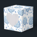 Caixa de Guloseimas de Festa com Estampa de Hortên<br><div class="desc">A caixa de lembrancinhas é mostrada com uma estampa floral de hortênsia. 
Personalize este item ou compre como está.
Dica: Basta adicionar suas ótimas guloseimas e um laço festivo.</div>