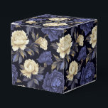 Caixa de Guloseimas Florais Favoritas<br><div class="desc">A caixa de guloseimas para festa é mostrada com uma linda estampa floral de peônias multicoloridas em azul. 
Personalize este item ou compre como está.
Dica: Basta adicionar seus ótimos doces e adicionar uma fita festiva.



Imagem Licenciada</div>
