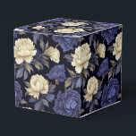 Caixa de Guloseimas Florais Favoritas<br><div class="desc">A caixa de guloseimas para festa é mostrada com uma linda estampa floral de peônias multicoloridas em azul. 
Personalize este item ou compre como está.
Dica: Basta adicionar seus ótimos doces e adicionar uma fita festiva.



Imagem Licenciada</div>
