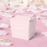 Caixa de Guloseimas para Festa<br><div class="desc">A caixa de lembrancinhas para festa é mostrada em uma cor rosa delicado e elegante.
Personalize este item e altere o texto de exemplo para o seu.
Dica: Basta adicionar suas ótimas guloseimas e adicionar alguma fita festiva.</div>