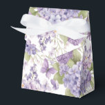 Caixa de Guloseimas para Festa<br><div class="desc">A caixa de lembrancinhas para festa é mostrada em uma linda estampa de hidrângea roxa em aquarela.
Personalize este item e adicione a ele ou compre como mostrado.
Dica: Adicione um adesivo com nomes e coloque uma fita bonita.






Imagem Licenciada



















Dica: Basta adicionar suas guloseimas e uma fita festiva.</div>