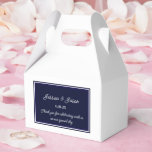 Caixa de guloseimas para festa<br><div class="desc">A caixa de lembrancinhas para festa é mostrada em uma cor azul marinho e branco elegante.
Personalize este item e altere o texto de exemplo para o seu.
Dica: Basta adicionar suas ótimas guloseimas e adicionar uma fita festiva.</div>