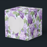 Caixa de guloseimas para festa com estampa de lila<br><div class="desc">A caixa de lembrancinhas para festa é mostrada com uma estampa floral de lilases.
Personalize este item ou compre como está.
Dica: Basta adicionar suas ótimas guloseimas e uma fita festiva.
Imagem licenciada</div>