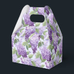 Caixa de Presente da Festa com Estampa de Lilases<br><div class="desc">A caixa de lembrancinha da festa é mostrada com uma estampa floral de lilases. 
Personalize este item ou compre como está.
Dica: Basta adicionar seus ótimos presentes e adicionar uma fita festiva.



Imagem Licenciada</div>