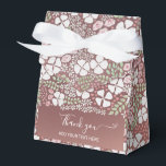 Caixa de Presente de Agradecimento com Rosas Cor d<br><div class="desc">Adicione um toque de sofisticação ao seu evento especial com esta Caixa de Agradecimento de casamento personalizável pintada à mão com Rosas Rosa Bege e Flores Brancas – uma combinação perfeita de elegância e charme, adornada com belas rosas rosa bege, corações rosa claro e delicadas flores brancas sobre um fundo...</div>