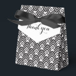 Caixa de presente de agradecimento preta e branca<br><div class="desc">Caixa de presente clássica preta e branca. Diz Obrigado. Ideal para casamentos com tema monocromático preto e branco,  eventos de gala e outras celebrações. Desenhada por Sarah Trett.</div>
