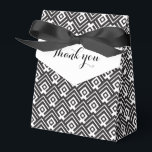 Caixa de presente de agradecimento preta geométric<br><div class="desc">Caixa de presente clássica preta e branca. Lê Obrigado. Ideal para casamentos com tema mono preto e branco,  eventos de gala e outras celebrações. Desenhada por Sarah Trett.</div>