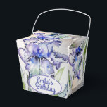 Caixa de Presente de Aniversário com Íris Azul Flo<br><div class="desc">Caixas de Presente de Bolo de Casamento/Aniversário com Íris Azul Floral,  com nome totalmente personalizável. Projetado a partir de uma das minhas pinturas em aquarela.</div>