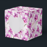 Caixa de Presentes da Festa das Orquídeas<br><div class="desc">A caixa de lembrancinhas é mostrada com uma linda estampa floral de orquídeas roxas.
Personalize este item ou compre como está.
Dica: Basta adicionar seus ótimos presentes e adicionar uma fita festiva.
Imagem Licenciada</div>