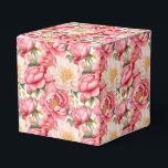 Caixa de Presentes da Festa das Peônias Rosa<br><div class="desc">A caixa de lembrancinhas da festa é mostrada com uma linda estampa floral de peônias rosa.
Personalize este item ou compre como está.
Dica: Basta adicionar seus ótimos presentes e adicionar alguma fita festiva.
Imagem Licenciada</div>