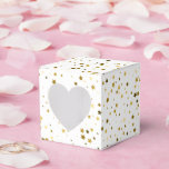 Caixa de Presentes Estrelas Estão Fora<br><div class="desc">Caixa de favores de festa é mostrada em uma impressão de estrelas em branco e dourado.
Personalize este item ou compre como está.




Imagem Licenciada</div>